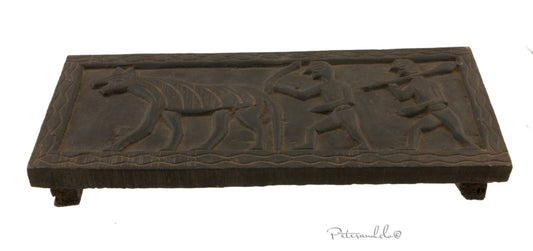 Ancien Siège Tribal Tharu en Bois – Scène Agraire et Travail aux Champs, Népal