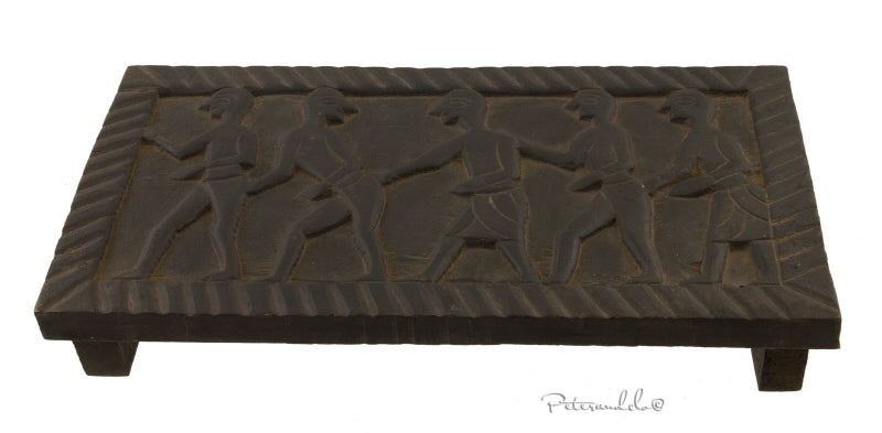 Ancien Siège Tribal Tharu en Bois – Scène de Danse au Village – Népal