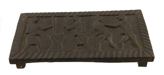 Ancien Siège Tribal Tharu en Bois – Scène de Vie au Village, Népal