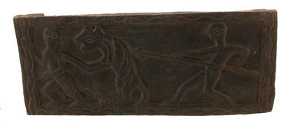 Ancien Siège Tribal Tharu en Bois – Scène de Chasse au Tigre – Népal