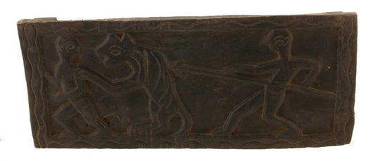 Ancien Siège Tribal Tharu en Bois – Scène de Chasse au Tigre – Népal