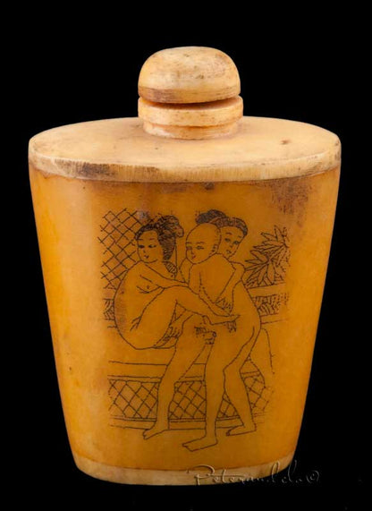 Tabatière Érotique Kamasutra En Os de Bœuf – Flacon à Tabac à Priser Artisanal