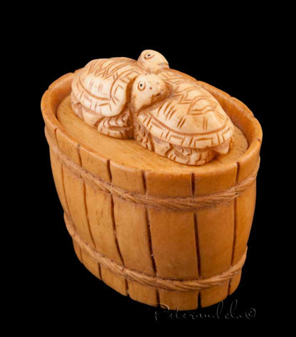 Boîte à Pilules En Os Sculpté – Tortues Sur Un Tonneau, Artisanat Chinois