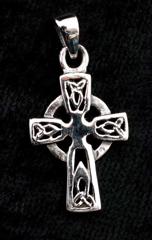 Pendentif croix celtique en argent 925 – Bijou ethnique artisanal symbole de tradition