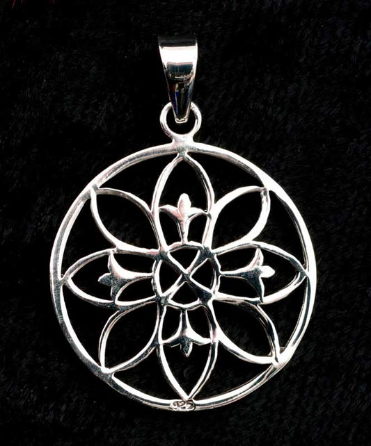 Pendentif mandala Sri Yantra en argent massif 925 – Géométrie sacrée artisanale