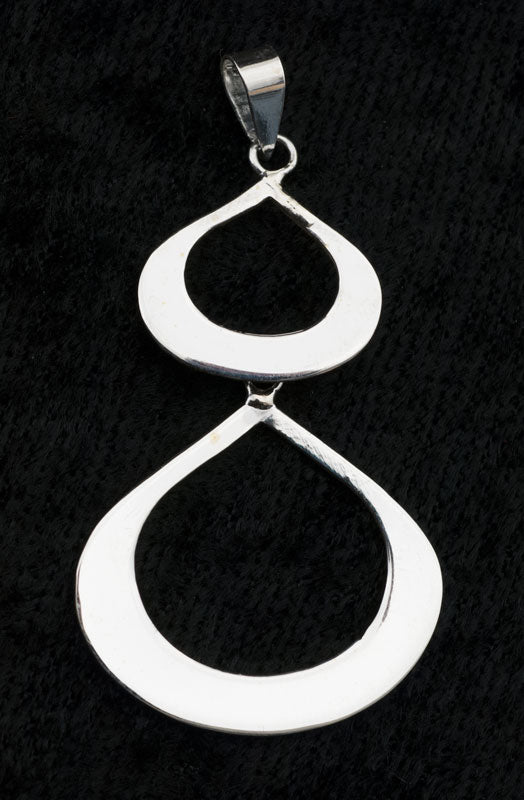 Pendentif goutte d’eau martelée en argent 925 – Bijou ethnique artisanal