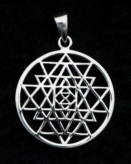Pendentif Sri Yantra en argent massif 925 – Géométrie sacrée artisanale
