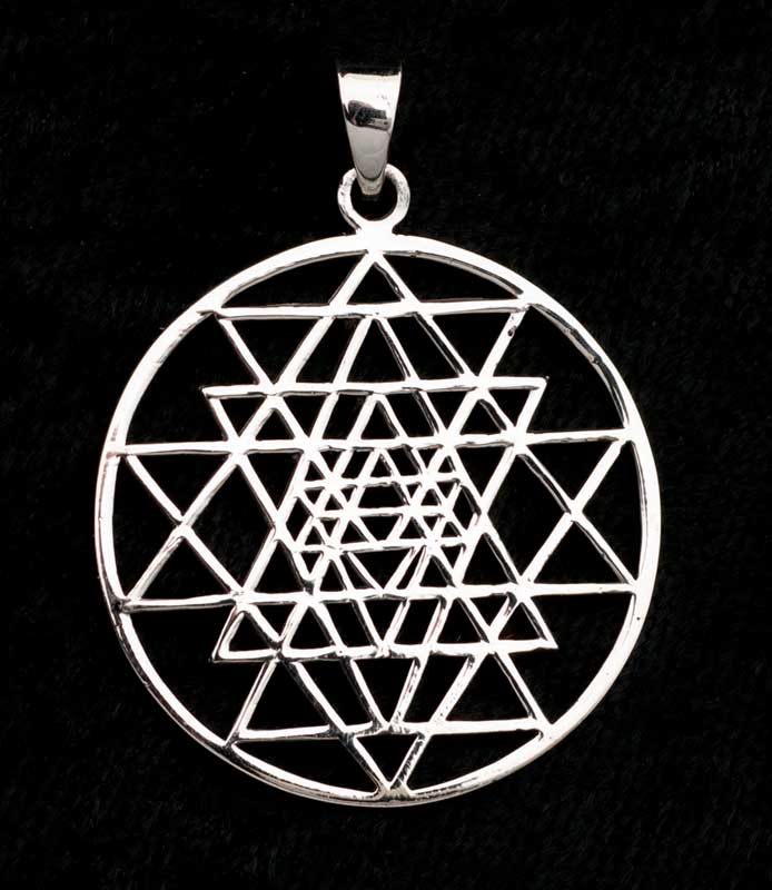 Pendentif Sri Yantra en argent massif 925 – Géométrie sacrée artisanale