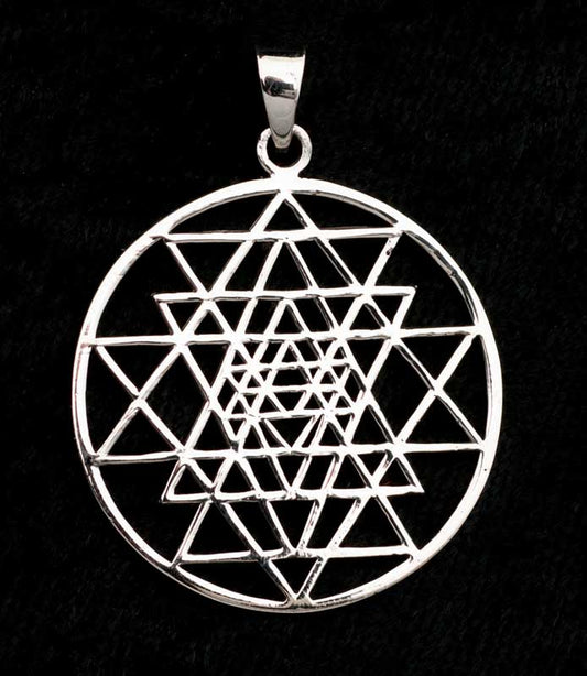 Pendentif Sri Yantra en argent massif 925 – Géométrie sacrée artisanale