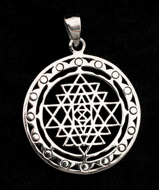Pendentif Sri Yantra en argent massif 925 – Géométrie sacrée artisanale