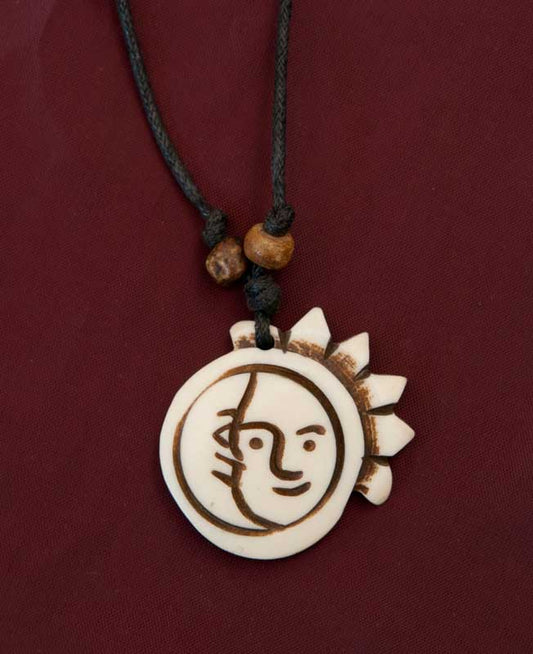 Collier Pendentif Équitable Tibétain Ethnique Tribal Lune Et Soleil