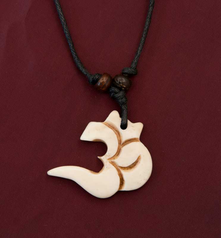 Collier Pendentif Équitable Tibétain Ethnique Tribal Om Hindou