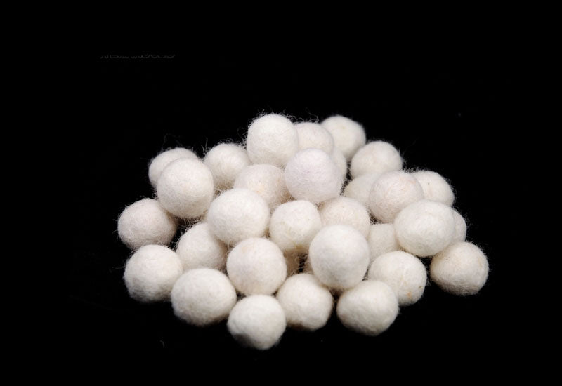 Perles en Feutrine de Laine Naturelle 10 mm – Lot de 50 – Artisanat du Népal