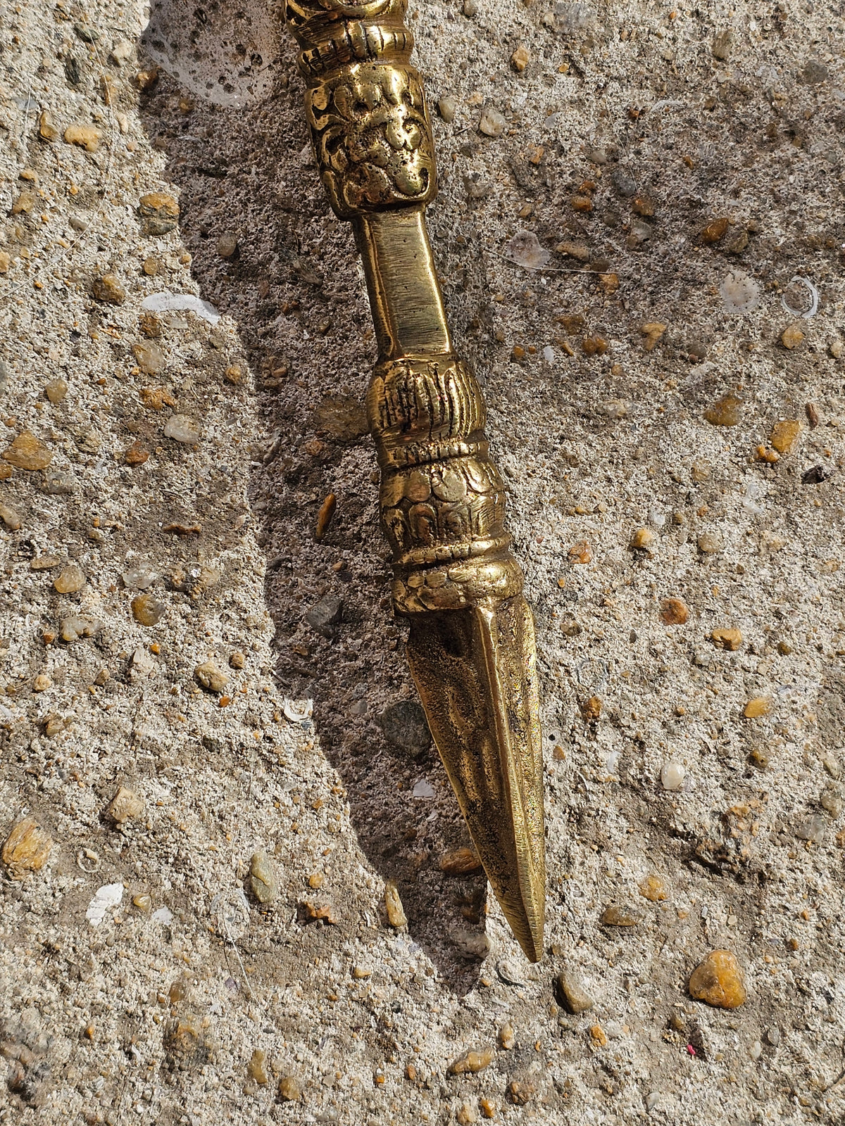 Khatvanga Tibétain avec Trident avec Brocart – Sceptre Rituel du Bouddhisme Tantrique