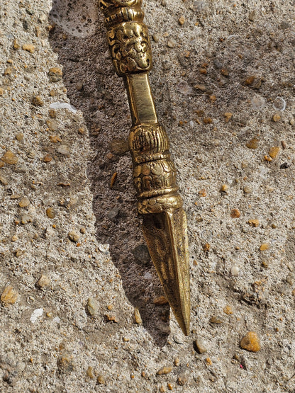 Khatvanga Tibétain avec Trident avec Brocart – Sceptre Rituel du Bouddhisme Tantrique