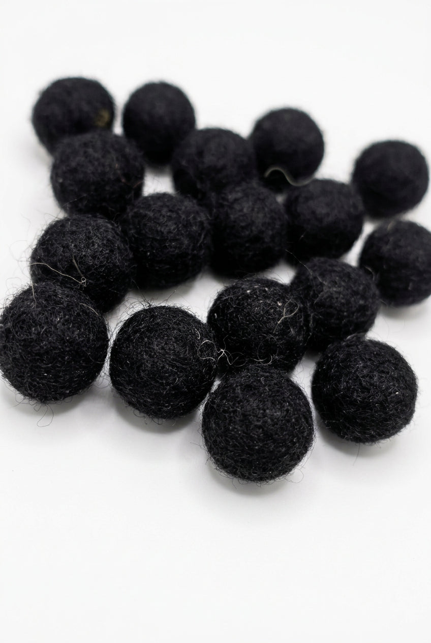 Perles En Feutrine De Laine Noires Du Népal 1,5 Cm – Lot De 50 Boules Artisanales
