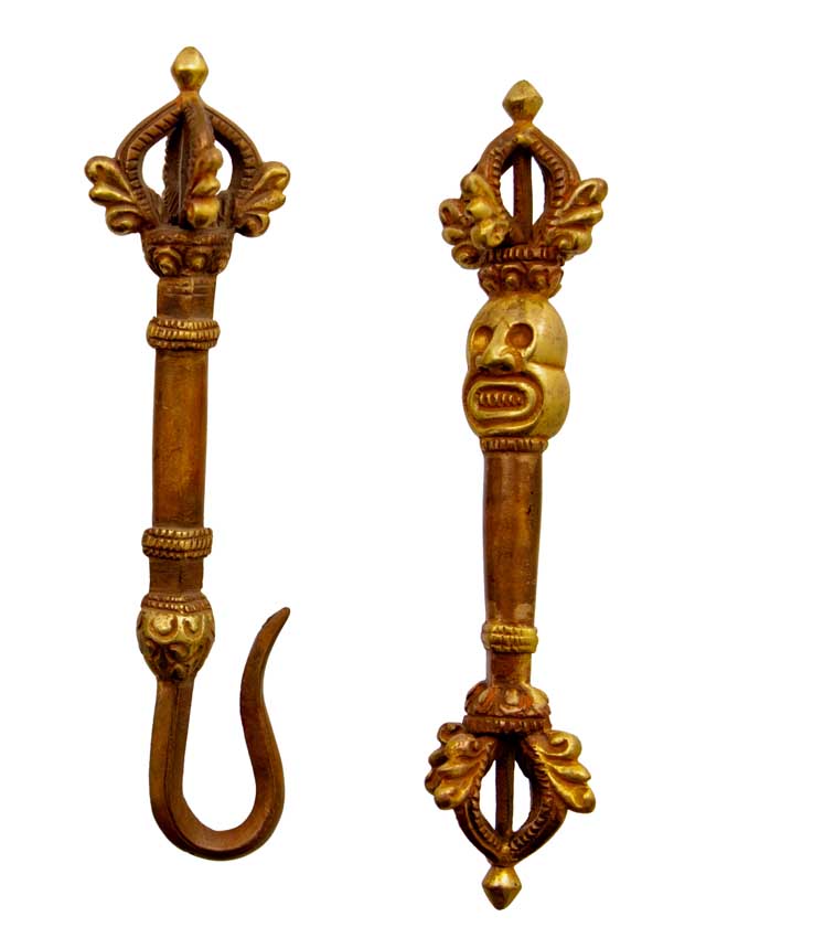 Ensemble rituel bouddhiste – 4 outils tantriques en laiton doré (Népal)